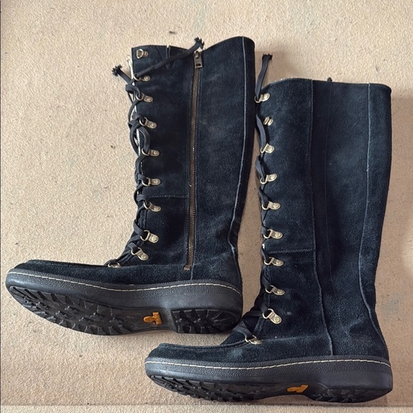 Timberland Stylish Black Lace-Up Boots - Picture 1 of 6